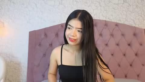 Snapshot of lily_doll_ chatting on 09/19/25, 11:22 Eva online show from 09/19/25, 11:22