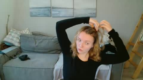 Lily dollyx online show from 12/02/25, 11:26