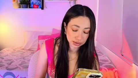 Snapshot of lily_evans_ chatting on 12/22/25, 09:23 just lily online show from 12/22/25, 09:23