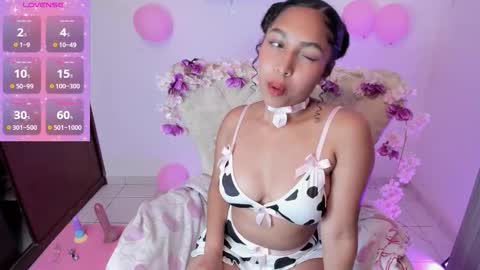 Snapshot of lily_honey_eyes chatting on 10/22/25, 09:47 lily_honey_eyes online show from 10/22/25, 09:47