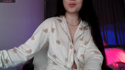 Lily Litle online show from 11/05/25, 08:09