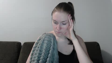 lily_love_x online show from 04/29/26, 11:00