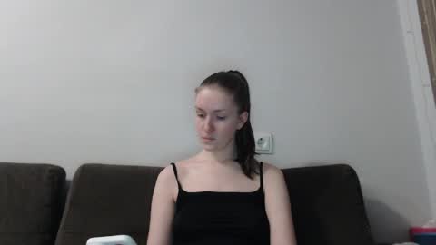 lily_love_x online show from 05/01/26, 12:04