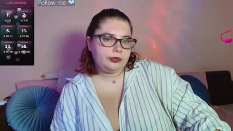 Snapshot of lily_lu_one chatting on 10/09/25, 09:57 Elina online show from 10/09/25, 09:57