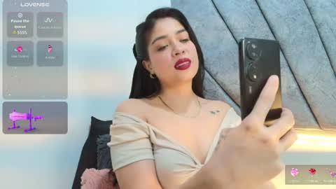 Snapshot of lily_meghan chatting on 06/04/26, 08:15 LILY MEGHAN online show from 06/04/26, 08:15