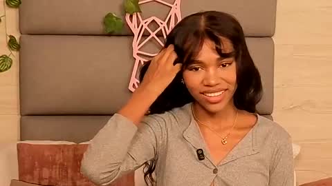 Lily Miiller online show from 10/23/25, 08:51