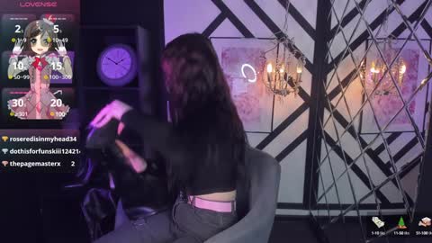 Snapshot of lily_moonlight chatting on 12/08/24, 09:57 Lily online show from 12/08/24, 09:57