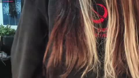 Snapshot of lily_moonlight chatting on 01/09/25, 07:21 Lily online show from 01/09/25, 07:21