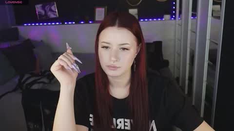 Snapshot of lily_moonlight chatting on 11/12/25, 07:09 Lily online show from 11/12/25, 07:09