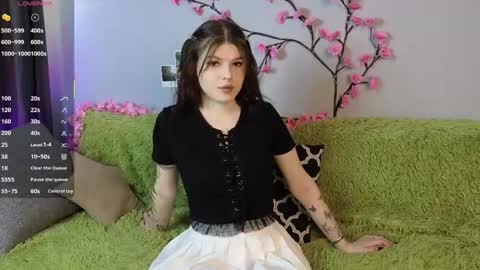 Snapshot of lily_qute chatting on 05/27/26, 07:49 Lily online show from 05/27/26, 07:49
