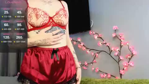 Snapshot of lily_qute chatting on 06/29/26, 10:15 Lily online show from 06/29/26, 10:15