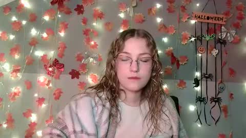 Snapshot of lily_tayberry chatting on 10/23/25, 05:12 small lily online show from 10/23/25, 05:12