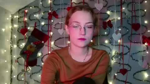 Snapshot of lily_tayberry chatting on 11/19/25, 06:08 small lily online show from 11/19/25, 06:08