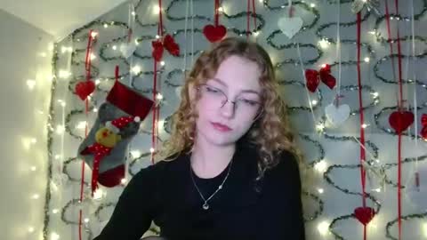 Snapshot of lily_tayberry chatting on 11/25/25, 06:19 small lily online show from 11/25/25, 06:19