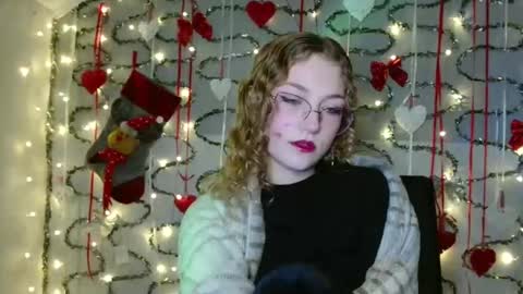 Snapshot of lily_tayberry chatting on 12/02/25, 06:25 small lily online show from 12/02/25, 06:25