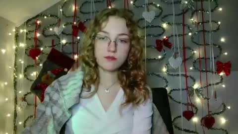 Snapshot of lily_tayberry chatting on 12/05/25, 06:15 small lily online show from 12/05/25, 06:15