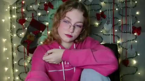 Snapshot of lily_tayberry chatting on 12/16/25, 06:13 small lily online show from 12/16/25, 06:13