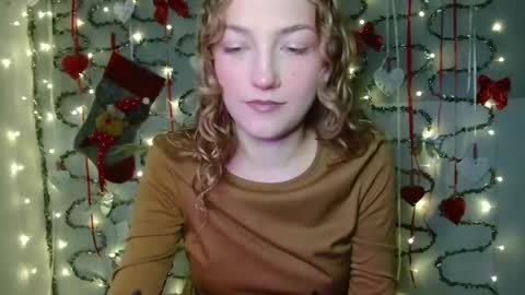 Snapshot of lily_tayberry chatting on 12/17/25, 06:14 small lily online show from 12/17/25, 06:14