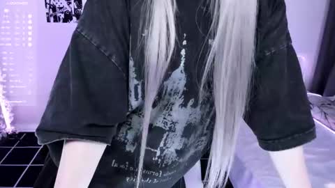 Lily online show from 10/23/25, 04:01