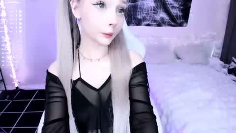 Snapshot of lily_weep chatting on 06/10/26, 09:46 Lily online show from 06/10/26, 09:46