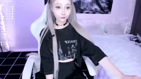 Snapshot of lily_weep chatting on 06/12/26, 12:42 Lily online show from 06/12/26, 12:42