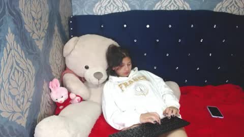 Snapshot of lilyevansxx chatting on 03/09/25, 12:10 Lily online show from 03/09/25, 12:10