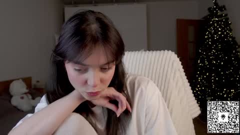 Snapshot of lilyewing_ chatting on 12/19/24, 05:29 Lily   online show from 12/19/24, 05:29