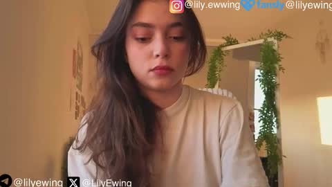 Snapshot of lilyewing_ chatting on 09/08/25, 04:06 Lily   online show from 09/08/25, 04:06