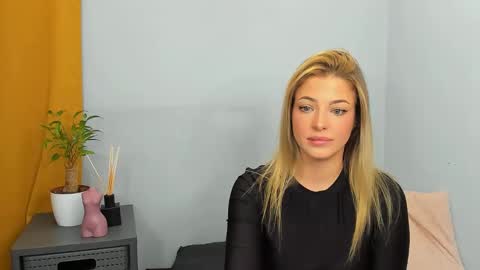 Lily online show from 12/08/24, 10:47