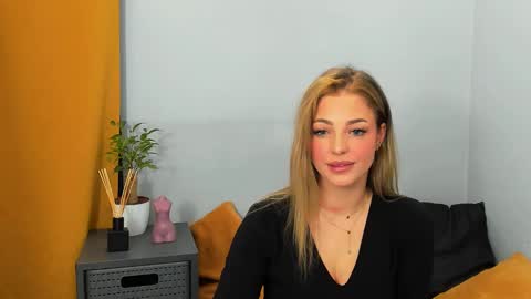 Lily online show from 12/20/24, 07:39