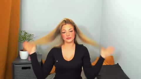 Lily online show from 01/13/25, 05:33