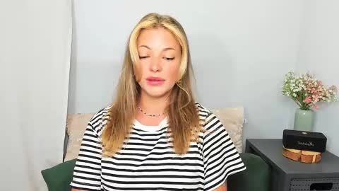 Lily online show from 05/30/26, 04:20