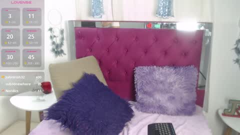 Snapshot of lilymadisson_f_w chatting on 12/19/24, 10:32 Lili online show from 12/19/24, 10:32