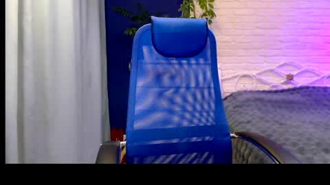 Lily online show from 11/11/25, 07:52