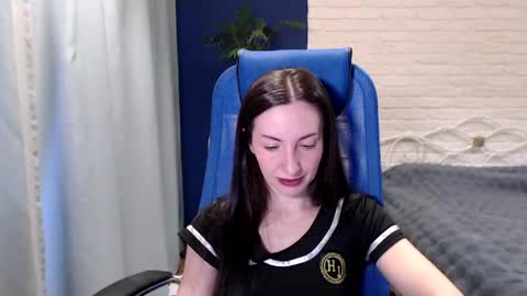 Snapshot of lilymellow chatting on 04/14/26, 07:36 Lily online show from 04/14/26, 07:36