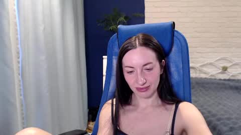 Snapshot of lilymellow chatting on 04/15/26, 07:37 Lily online show from 04/15/26, 07:37