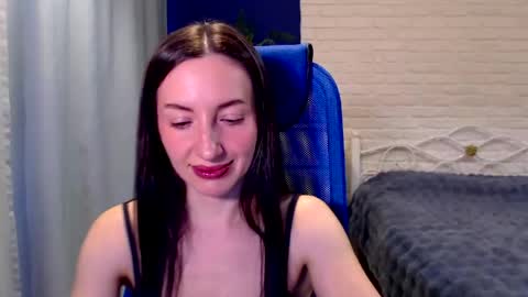 Snapshot of lilymellow chatting on 04/17/26, 08:17 Lily online show from 04/17/26, 08:17