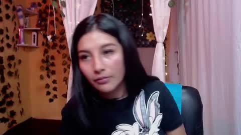 Snapshot of lilymoon_018 chatting on 05/08/26, 01:05 lilymoon_018 online show from 05/08/26, 01:05