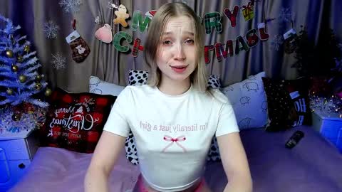 Snapshot of lilystarlight chatting on 01/01/25, 10:43 Lilian online show from 01/01/25, 10:43