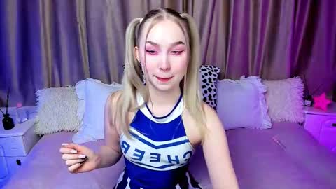 Snapshot of lilystarlight chatting on 10/13/25, 04:23 Lilian online show from 10/13/25, 04:23