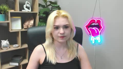 Lily online show from 03/25/26, 07:25