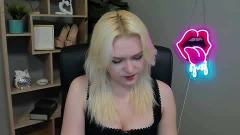 Lily online show from 03/29/26, 01:22