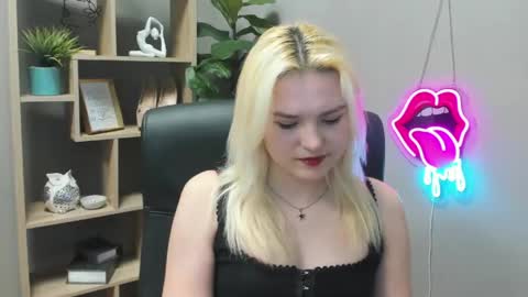 Lily online show from 04/15/26, 06:31