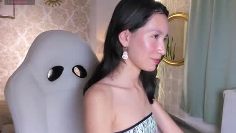 lilythea_ online show from 11/16/25, 10:04