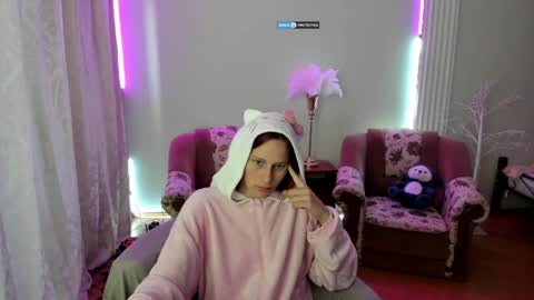 Snapshot of lilyviolet7 chatting on 04/10/26, 04:12 Hi Im Lily online show from 04/10/26, 04:12