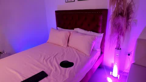Snapshot of lilyy_joness chatting on 02/17/26, 12:34 online show from 02/17/26, 12:34