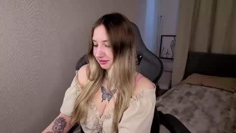 Lilly Lark online show from 05/05/26, 01:13