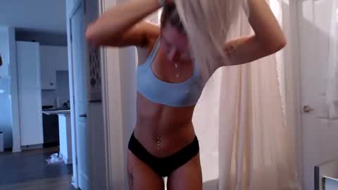 Snapshot of lilyyymonroee chatting on 10/03/25, 01:19 Lily Monroe online show from 10/03/25, 01:19