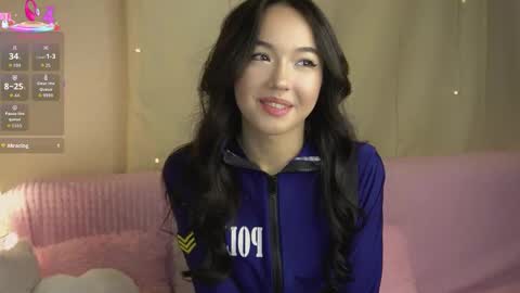 Snapshot of lin_kun chatting on 12/22/25, 09:23 Lin Use menu to play with me online show from 12/22/25, 09:23