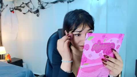  Lina Bedoya  online show from 11/13/25, 11:53